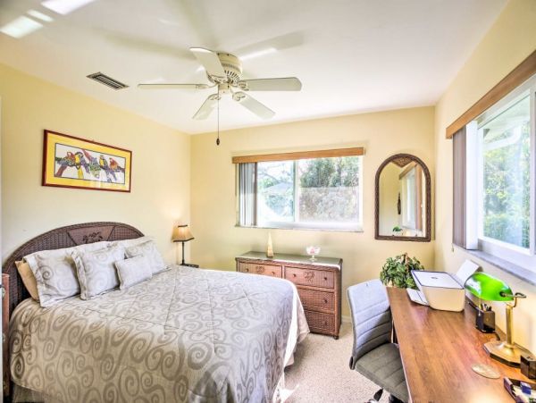 Canal Front Three Bedroom Pool Home in Cape Coral Sleeps 8
