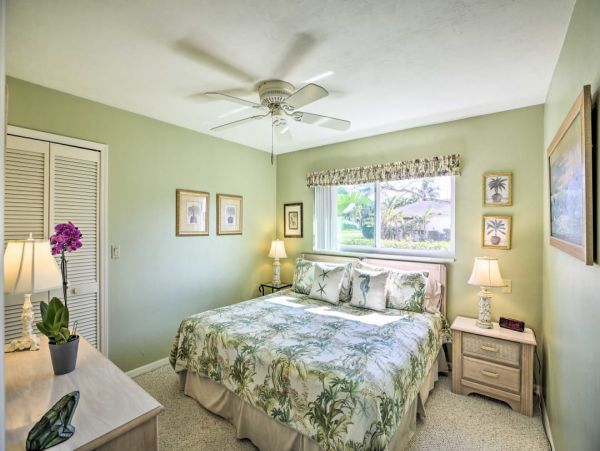 Canal Front Three Bedroom Pool Home in Cape Coral Sleeps 8