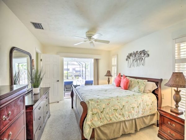 Canal Front Three Bedroom Pool Home in Cape Coral Sleeps 8