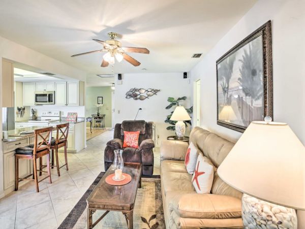 Canal Front Three Bedroom Pool Home in Cape Coral Sleeps 8