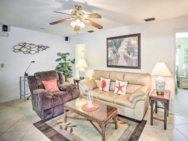 Canal Front Three Bedroom Pool Home in Cape Coral Sleeps 8