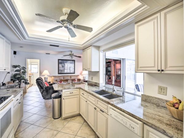 Canal Front Three Bedroom Pool Home in Cape Coral Sleeps 8