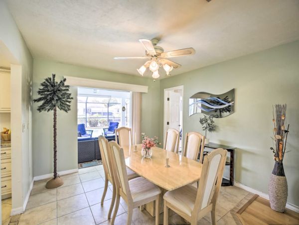 Canal Front Three Bedroom Pool Home in Cape Coral Sleeps 8