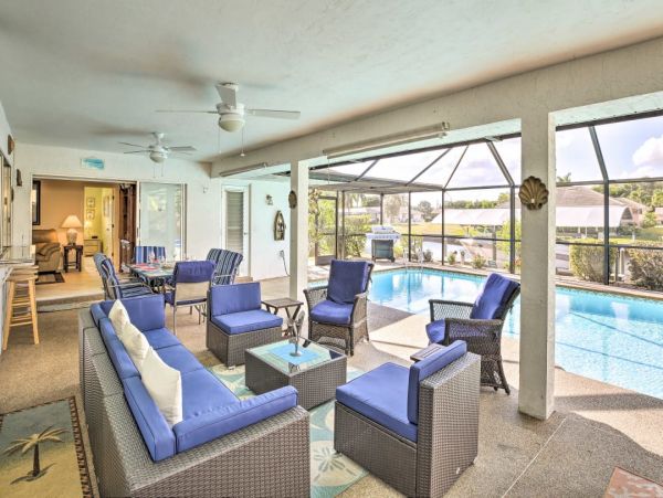 Canal Front Three Bedroom Pool Home in Cape Coral Sleeps 8