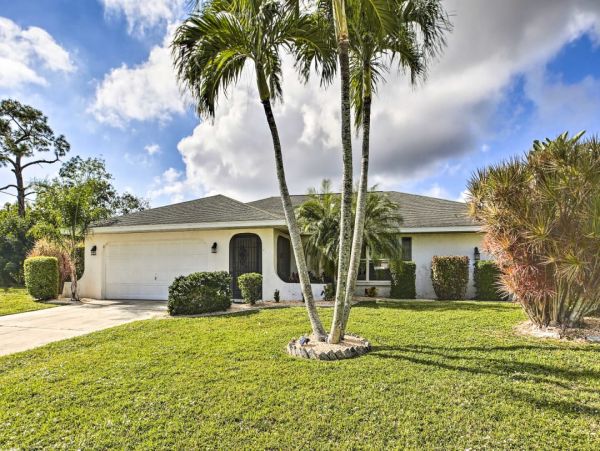 Canal Front Three Bedroom Pool Home in Cape Coral Sleeps 8