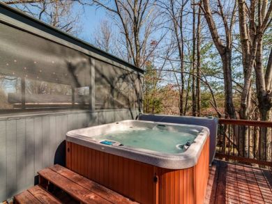 Nashville Three Bedroom Rental Home Sleeps 10