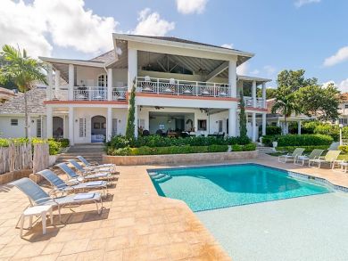 Golf Course and Sea View 7 Bedrooms Vacation Home in Jamaica