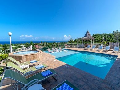 Golf Course and Sea View 7 Bedrooms Vacation Home in Jamaica