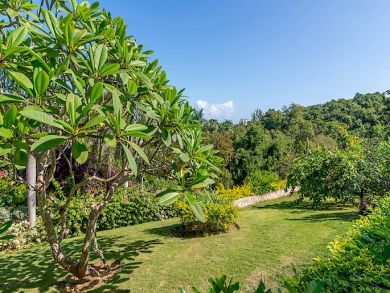 Golf Course and Sea View 7 Bedrooms Vacation Home in Jamaica