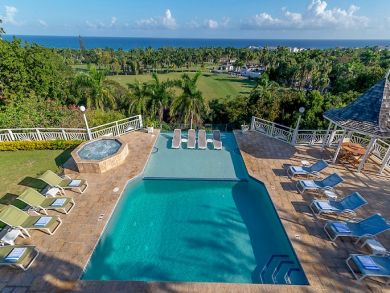 Golf Course and Sea View 7 Bedrooms Vacation Home in Jamaica