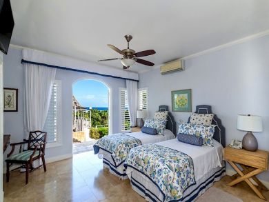 Golf Course and Sea View 7 Bedrooms Vacation Home in Jamaica