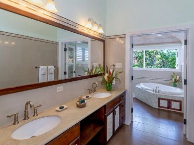 Golf Course and Sea View 7 Bedrooms Vacation Home in Jamaica