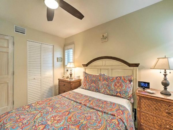 Longboat Key Vacation Home Sleeps Four Short Walk to Beach