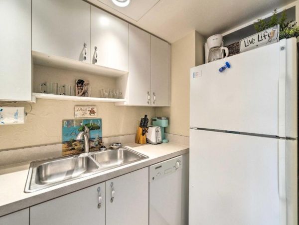 Longboat Key Vacation Home Sleeps Four Short Walk to Beach