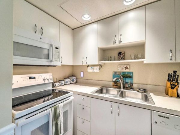 Longboat Key Vacation Home Sleeps Four Short Walk to Beach