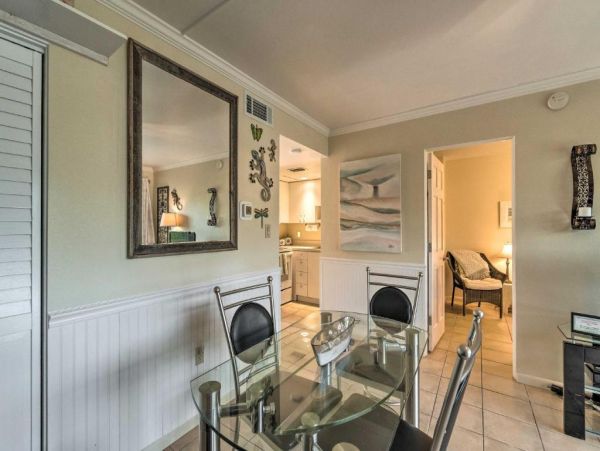 Longboat Key Vacation Home Sleeps Four Short Walk to Beach