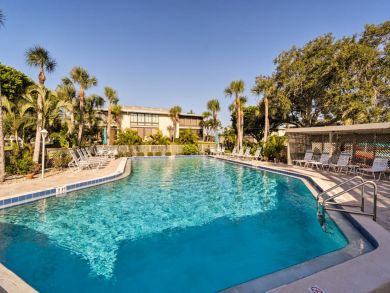Holmes Beach 2 Bedroom Vacation Condo Sleeps 6 Walk to Beach
