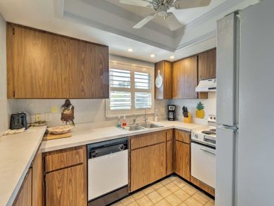 Holmes Beach 2 Bedroom Vacation Condo Sleeps 6 Walk to Beach
