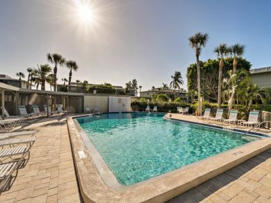 Holmes Beach 2 Bedroom Vacation Condo Sleeps 6 Walk to Beach