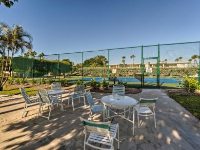 Holmes Beach 2 Bedroom Vacation Condo Sleeps 6 Walk to Beach