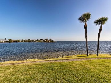 Holmes Beach 2 Bedroom Vacation Condo Sleeps 6 Walk to Beach