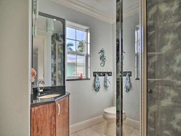 Bradenton Beach Vacation Home Sleeps 8 Short Walk to Beach