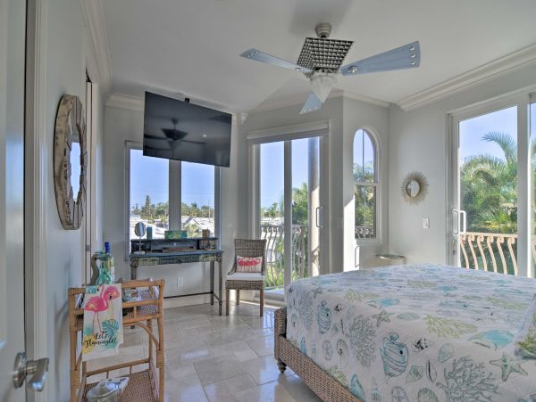 Bradenton Beach Vacation Home Sleeps 8 Short Walk to Beach