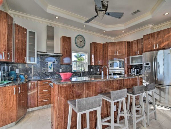 Bradenton Beach Vacation Home Sleeps 8 Short Walk to Beach