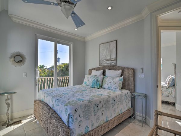 Bradenton Beach Vacation Home Sleeps 8 Short Walk to Beach