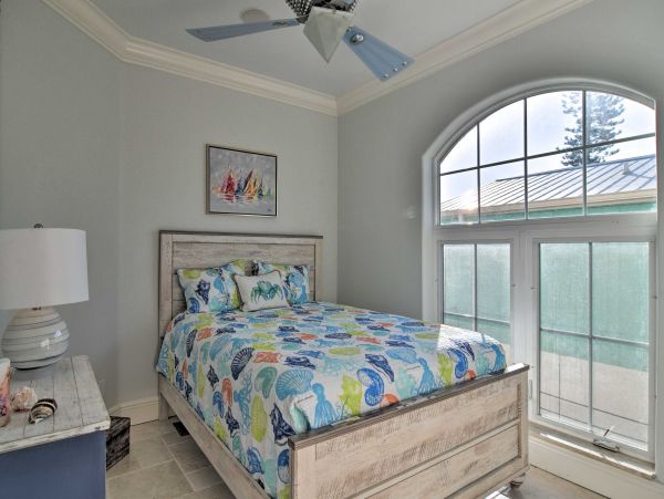 Bradenton Beach Vacation Home Sleeps 8 Short Walk to Beach