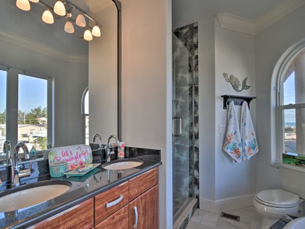 Bradenton Beach Vacation Home Sleeps 8 Short Walk to Beach