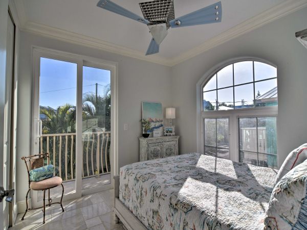 Bradenton Beach Vacation Home Sleeps 8 Short Walk to Beach
