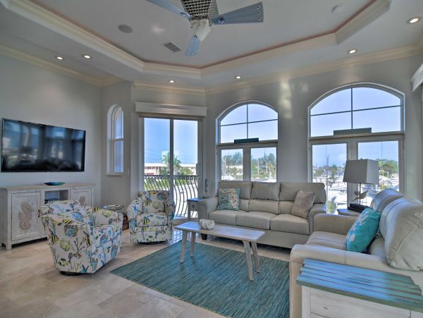 Bradenton Beach Vacation Home Sleeps 8 Short Walk to Beach