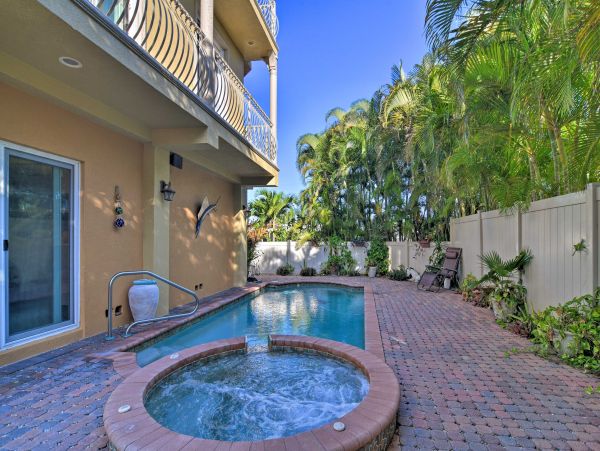 Bradenton Beach Vacation Home Sleeps 8 Short Walk to Beach