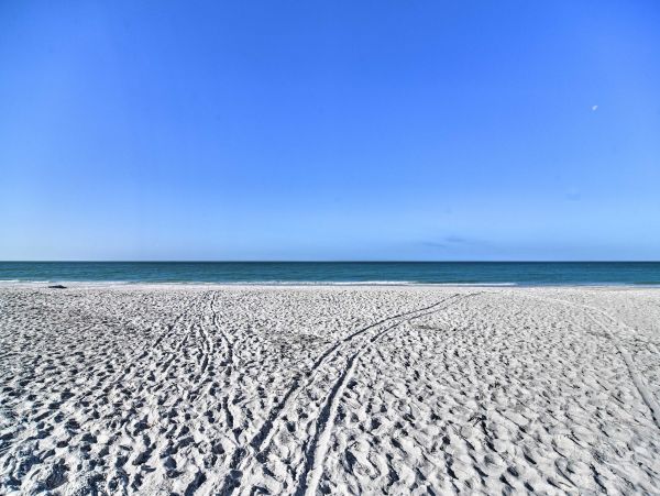 Bradenton Beach Vacation Home Sleeps 8 Short Walk to Beach