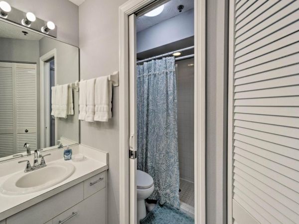 Holmes Beach 2 Bedroom Vacation Condo Rental Sleeps 6 Guests
