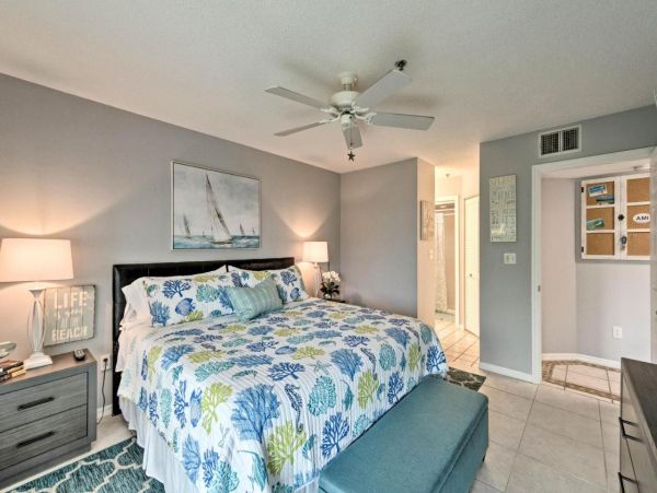 Holmes Beach 2 Bedroom Vacation Condo Rental Sleeps 6 Guests
