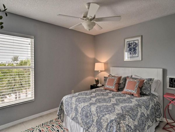 Holmes Beach 2 Bedroom Vacation Condo Rental Sleeps 6 Guests