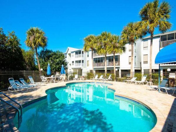 Holmes Beach 2 Bedroom Vacation Condo Rental Sleeps 6 Guests