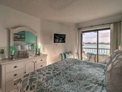Waterfront Anna Maria Island 2 Bedroom Condo w/Pool & Beach
