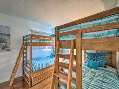 Waterfront Anna Maria Island 2 Bedroom Condo w/Pool & Beach