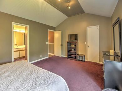 Three Bedroom, 2 Bathroom Rental Home with Loft Sleeps 10
