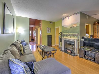 Three Bedroom, 2 Bathroom Rental Home with Loft Sleeps 10