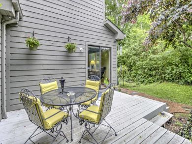 Three Bedroom, 2 Bathroom Rental Home with Loft Sleeps 10