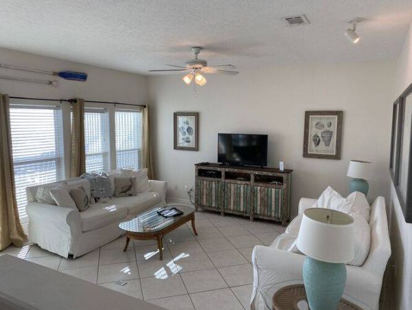 Gulf-Front Vacation 3 Bedroom Condo Sleeps 8 Guests
