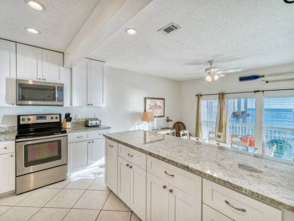 Gulf-Front Vacation 3 Bedroom Condo Sleeps 8 Guests