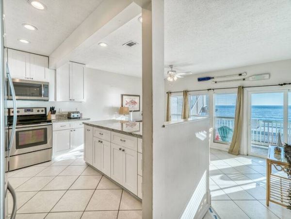 Gulf-Front Vacation 3 Bedroom Condo Sleeps 8 Guests