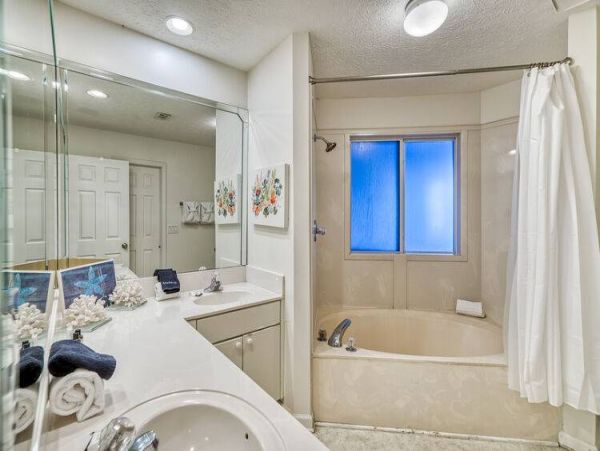 Gulf-Front Vacation 3 Bedroom Condo Sleeps 8 Guests