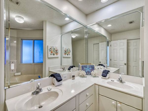Gulf-Front Vacation 3 Bedroom Condo Sleeps 8 Guests