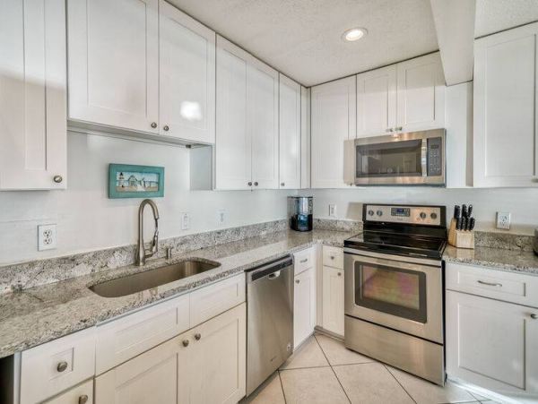 Gulf-Front Vacation 3 Bedroom Condo Sleeps 8 Guests